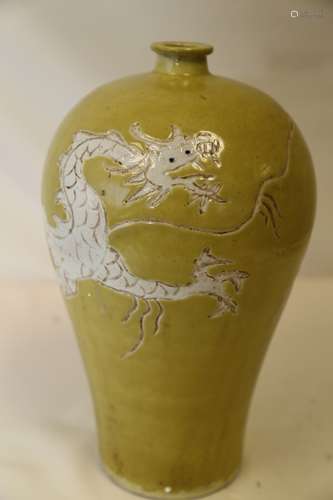 A Dragon Yellow Glazed Meiping Vase