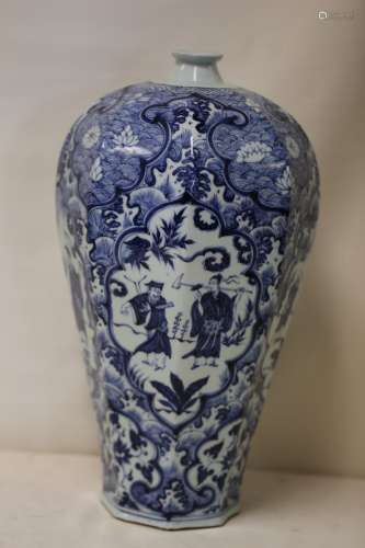 An Exquisite Blue and White Meiping Vase