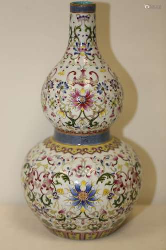 An Exquisite Famille Rose Double Gourd Vase