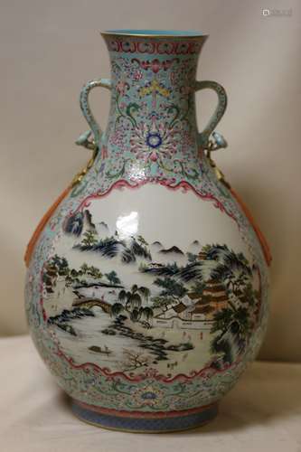 An Exquisite Famille Rose Porcelain Vase