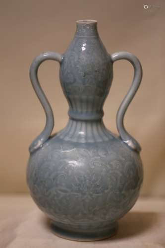 An Exquisite Celadon Porcelain Double Gourd Vase