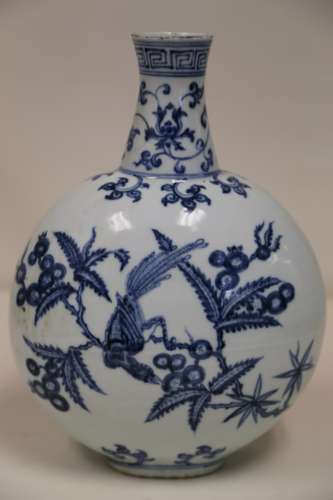 An Exquisite Blue and White Porcelain Vase