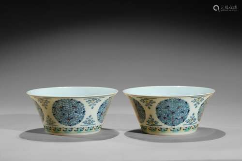 A pair of doucai 'medallion' bowls