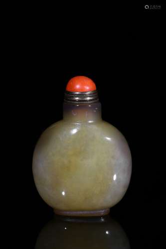 An agate snuff bottle