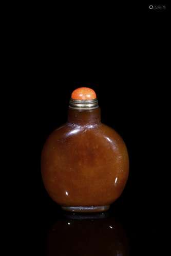 An agate snuff bottle