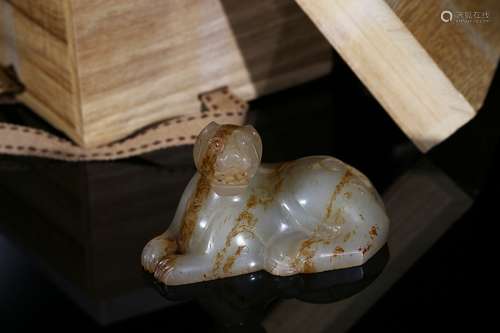 A white and russet jade recumbent tiger