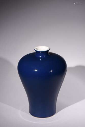 A fine sacrificial blue glazed vase