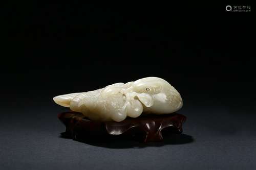 A white jade carved quail group