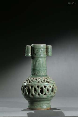 A rare Longquan openwork arrow vase