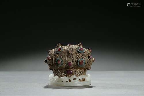 A silver filigree jade gems inlaid hat