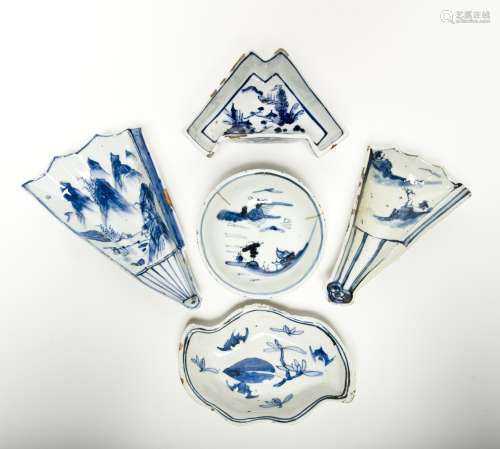 Five pieces of Blue and White Dishes