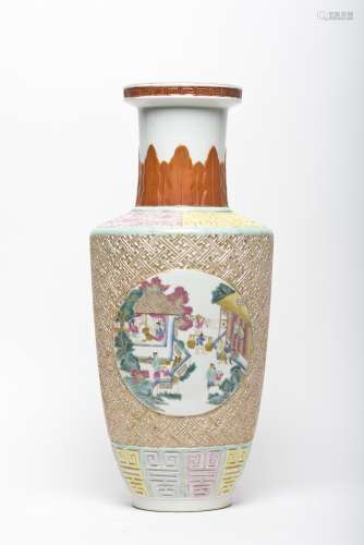 A Wan Character Famille Rouleau Vase