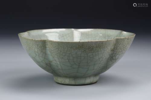 Fine Lungquan Guan-Type Lotus Bowl