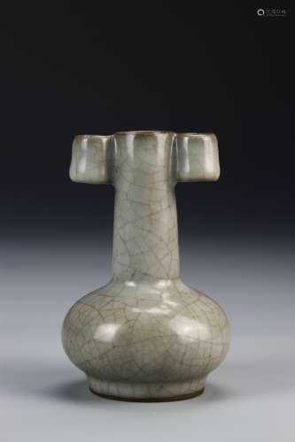 Guan-Type Arrow Vase
