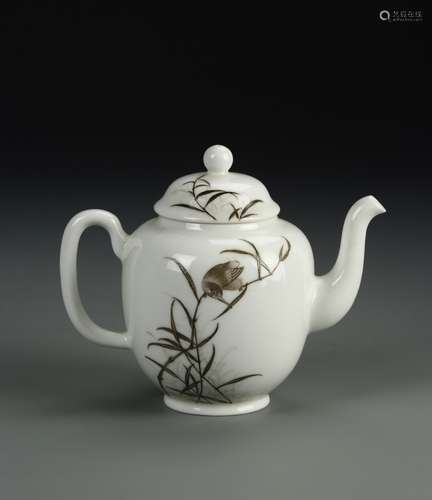 Chinese Famille Rose Tea Pot