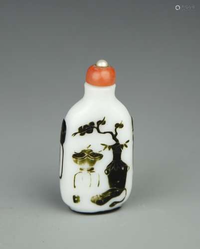 Chinese Peking Glass Snuff Bottle