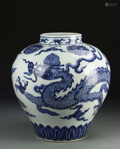 Chinese Antique Blue and White Dragon Jar