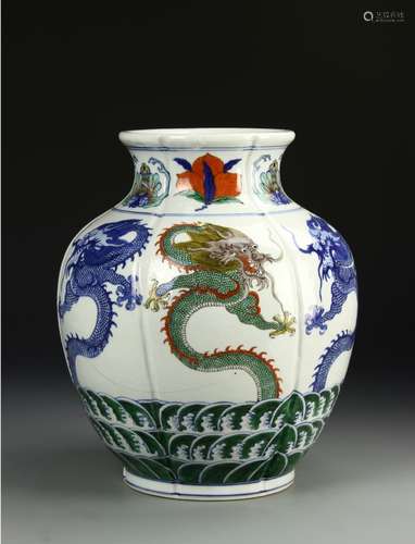 Chinese Wucai Dragon Jar