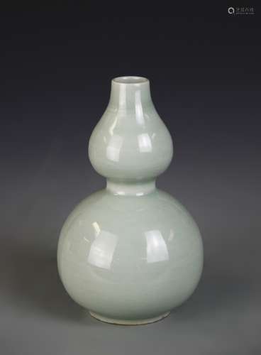 Chinese Longquan Yao Gourd Vase