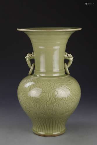 Chinese Lungquan Yao Gu Vase