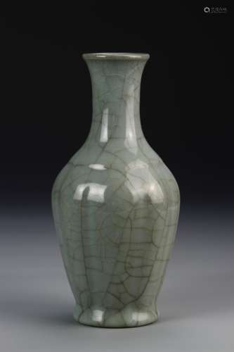 Lungch'uan  K'uan-Type Vase