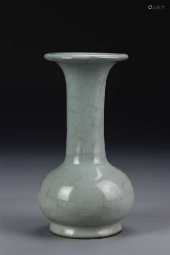 K'uan-Type Bottle Vase