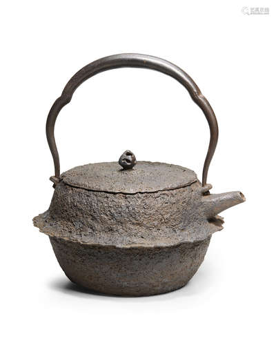 A TETSUBIN (IRON TEAPOT FOR SENCHA) WITH LANDSCAPE DESIGN