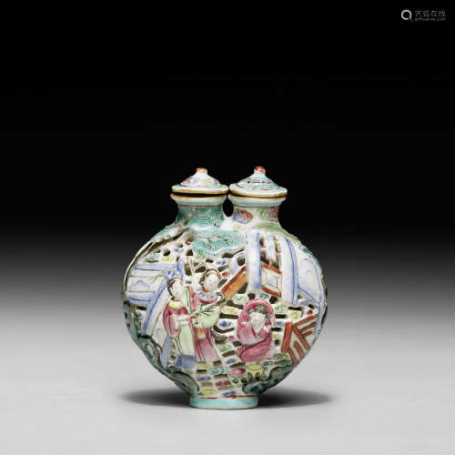 1796-1820年 粉彩模印搂雕人物庭院纹双连鼻烟壶
