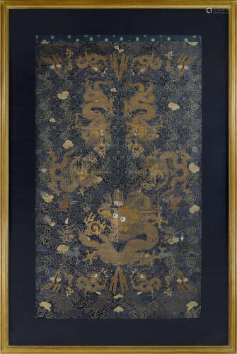 十七世纪 蓝地缎织彩云金龙纹袍料 镜框
