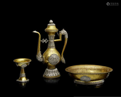 西藏 十九世纪 铜鎏金饰银祭坛把壶碗杯一套