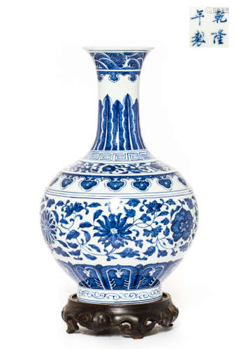 Chinese Antique Blue and White Export Porcelain Vase, Qing Dynasty
