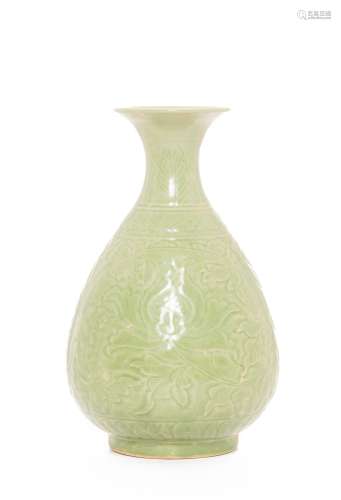 Chinese Antique Longquan Celadon Porcelain Vase, Ming Dynasty