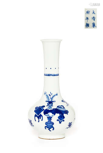 Chinese Antique Blue and White Porcelain Vase, Qing Dynasty