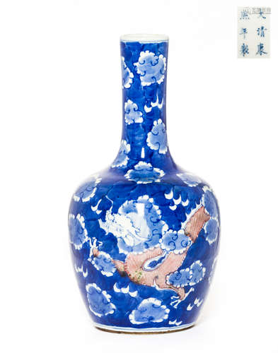 Chinese Antique Blue and White and Red Export Porcelain Vase, Qing Dynasty