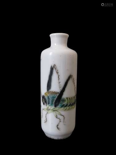 A famile-rose porcelain Snuff Bottle