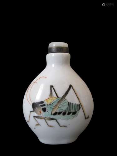 A famile-rose porcelain Snuff Bottle