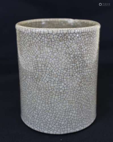 A  Porcelain Crackle Glaze Brush Pot