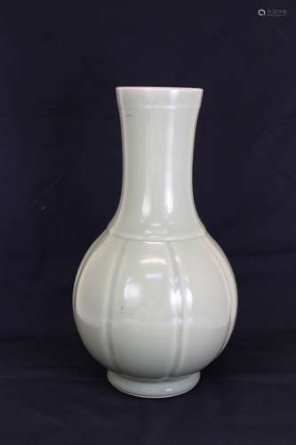 A Chinese Porcelain Vase