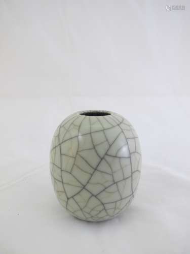 A Chinese Porcelain Crackle Glaze Water Pot