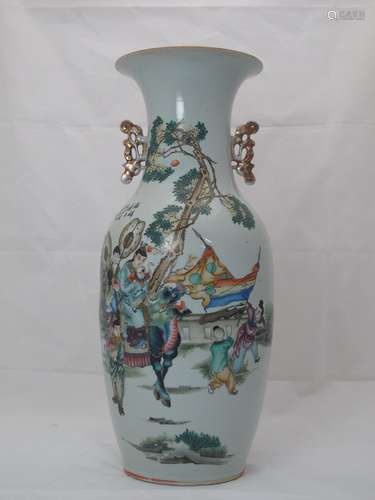 A Chinese Famile-Rose Porcelain Vase