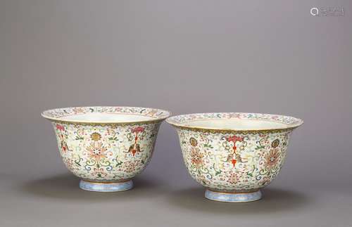 A Pair Of Famile-Rose Porcelain Bowls,ShenDeTang