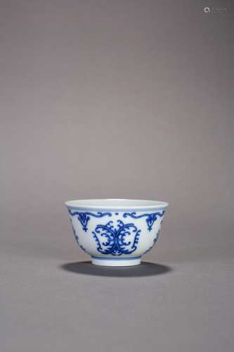 A Blue and White Porcelain Bowl,Qianlong