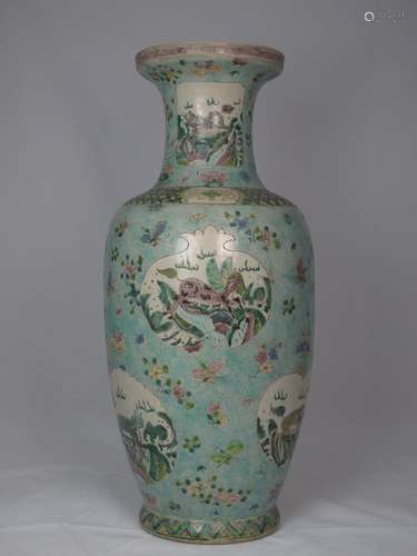 A Chinese Wucai Porclain Vase