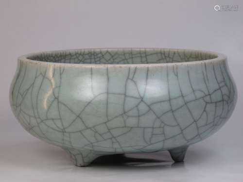 A Chinese Guan-Glaze Porcelain Censer