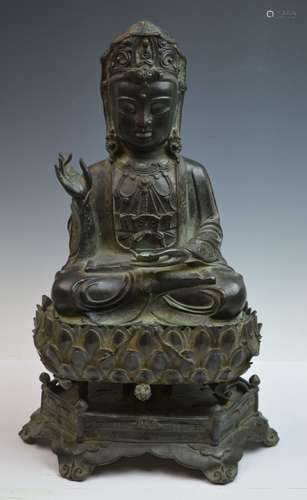 Chinese Bronz Guanyin Statue Sitting on Lotus Base