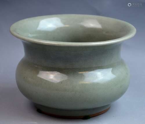 A Chinese Celadon Glazed zhadou Porcelain