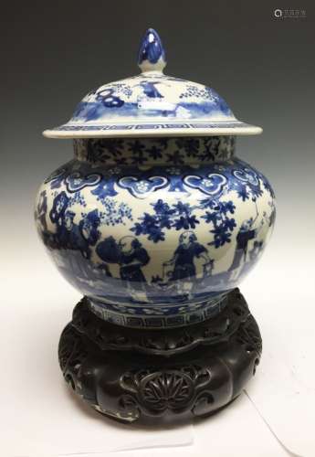 Chinese Blue and White Porcelain Jar with Cover