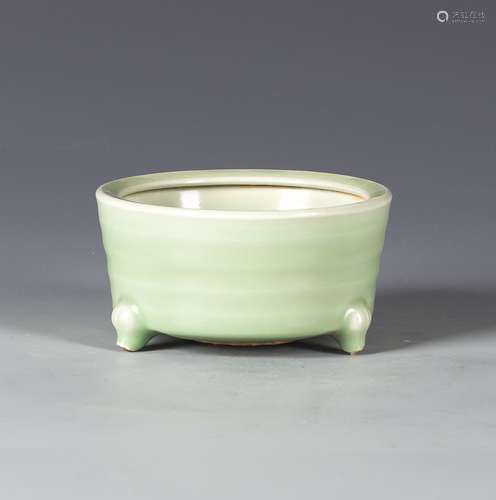 TRIPOD CELADON PORCELAIN CENSER