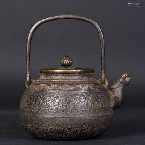 AN ARCHAISTIC JAPANESE IRON POT