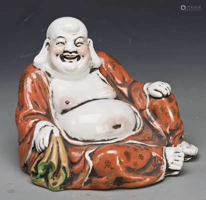 A SMILING BUDDHA STATUE